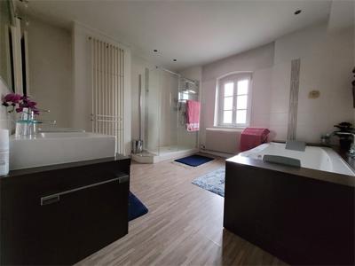 Maison - 385 m² - 9 pièces