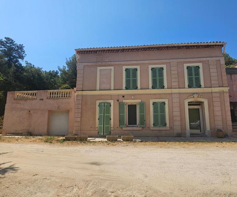 Villa - 345 m² - 14 pièces