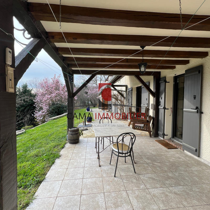 Maison - 268 m² - 9 pièces