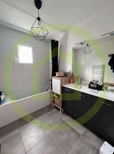 Maison - 95 m² - 4 pièces