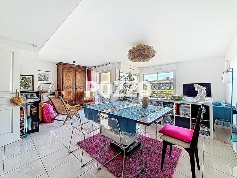 Appartement - 100 m² - 5 pièces