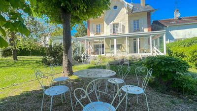 Maison de maîtres - 230 m² - 9 pièces