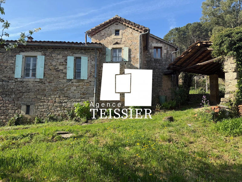 Maison - 216 m² - 12 pièces