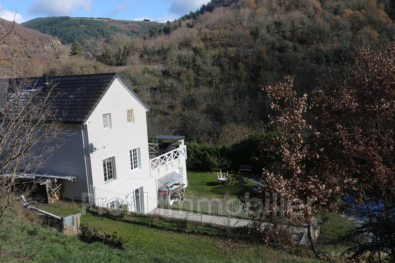 Maison - 235 m² - 8 pièces