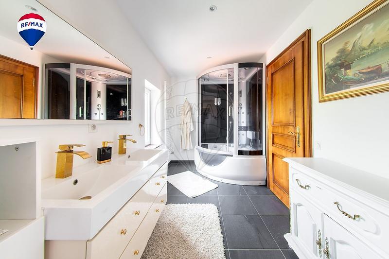 Maison - 306 m² - 6 pièces