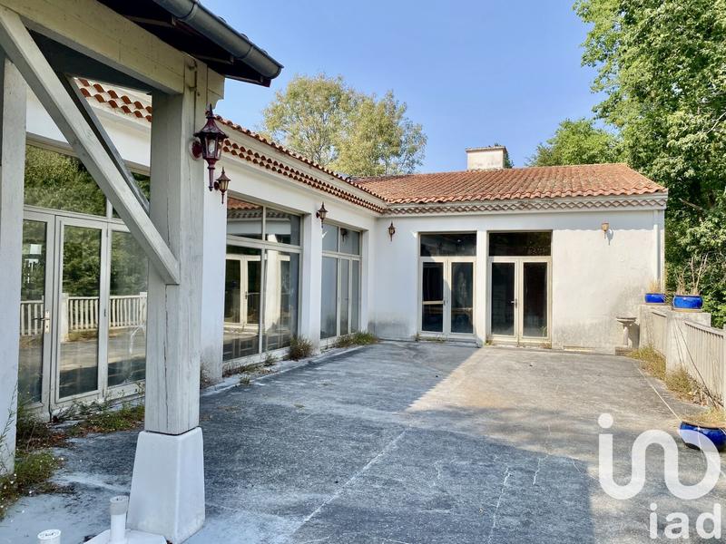 Maison - 620 m² - 8 pièces