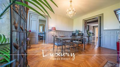 Appartement - 200 m² - 7 pièces