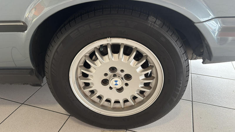 Bmw Série 3 325 I E30 Cabriolet Boite Meca 6 Cylindres