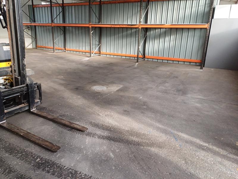 Entrepôt - 150 m² - 1 pièce