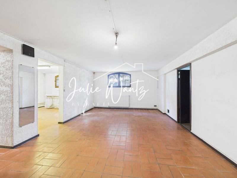 Maison - 400 m² - 8 pièces