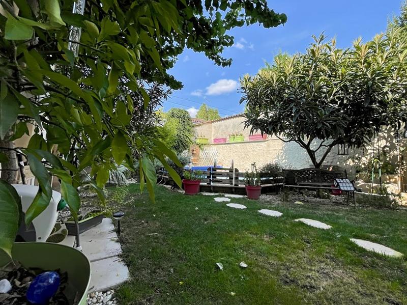 Maison - 376 m² - 12 pièces