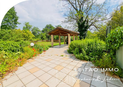 Propriété - 336 m² - 11 pièces