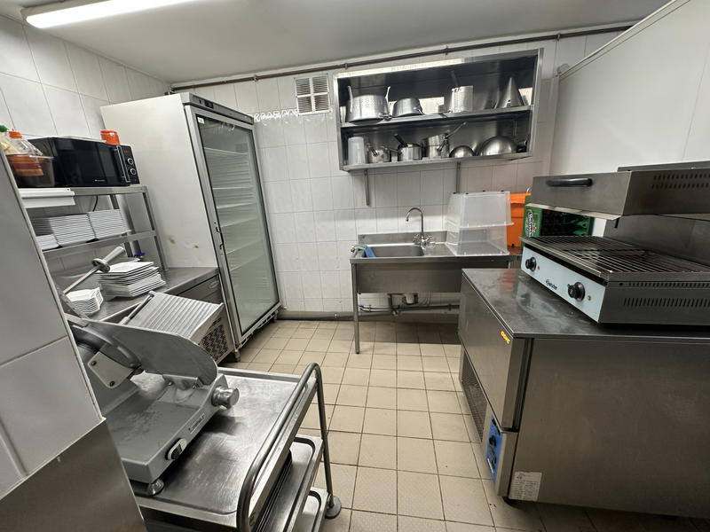 Fonds de commerce - Magasins - 200 m²