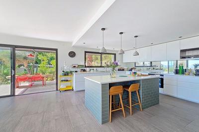 Maison - 215 m² - 6 pièces