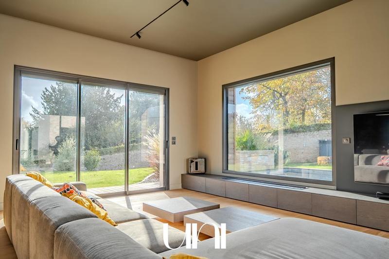 Maison - 300 m² - 6 pièces