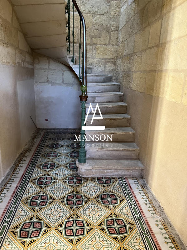 Maison - 350 m² - 10 pièces