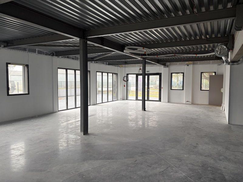 Local commercial - 630 m² - 4 pièces