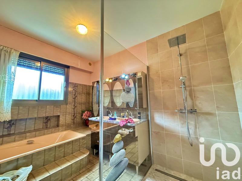 Maison - 182 m² - 7 pièces