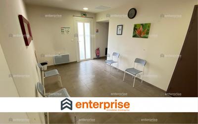 Local commercial - 350 m² - 27 pièces