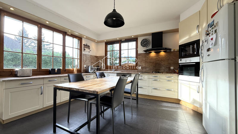 Maison - 178 m² - 8 pièces