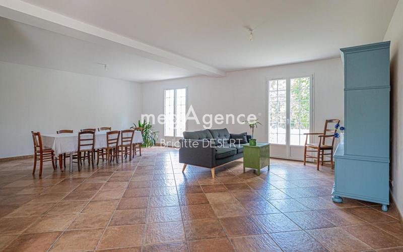 Maison - 300 m² - 9 pièces