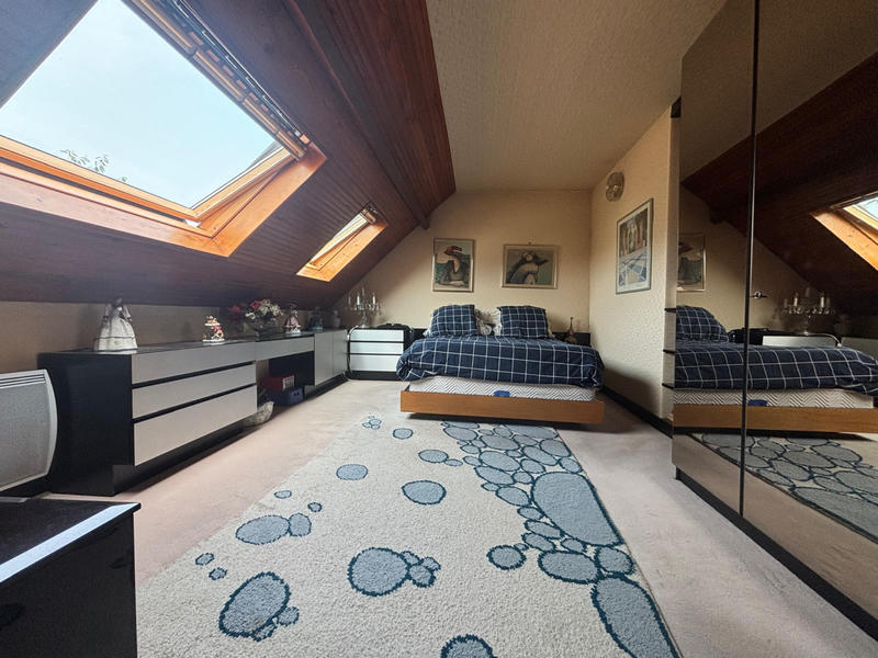 Maison - 201 m² - 7 pièces