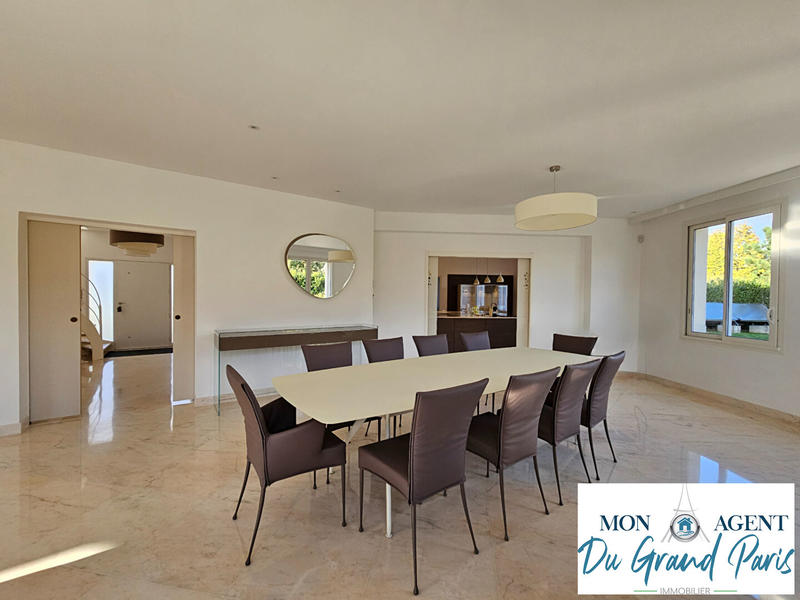 Maison - 480 m² - 10 pièces