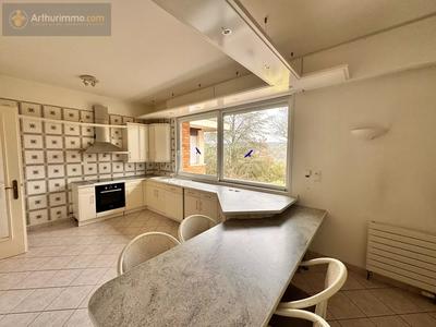 Maison - 240 m² - 6 pièces