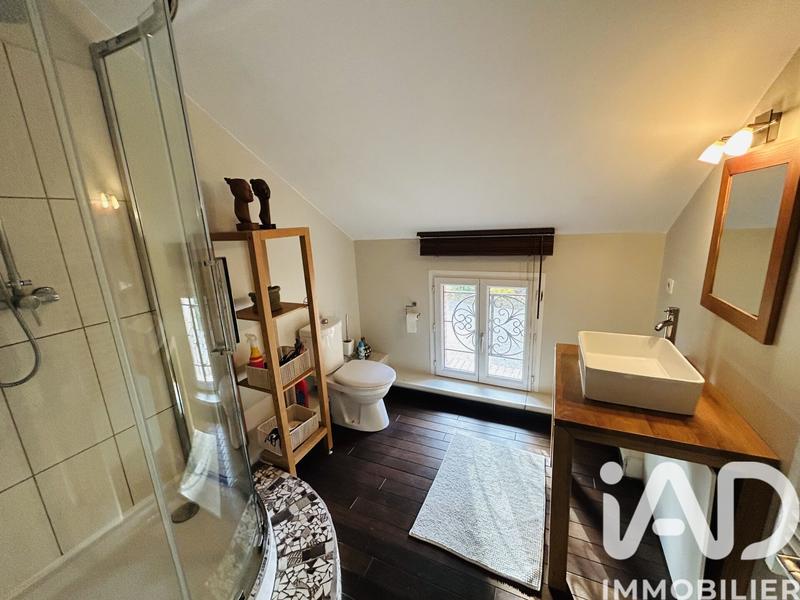 Maison - 240 m² - 8 pièces