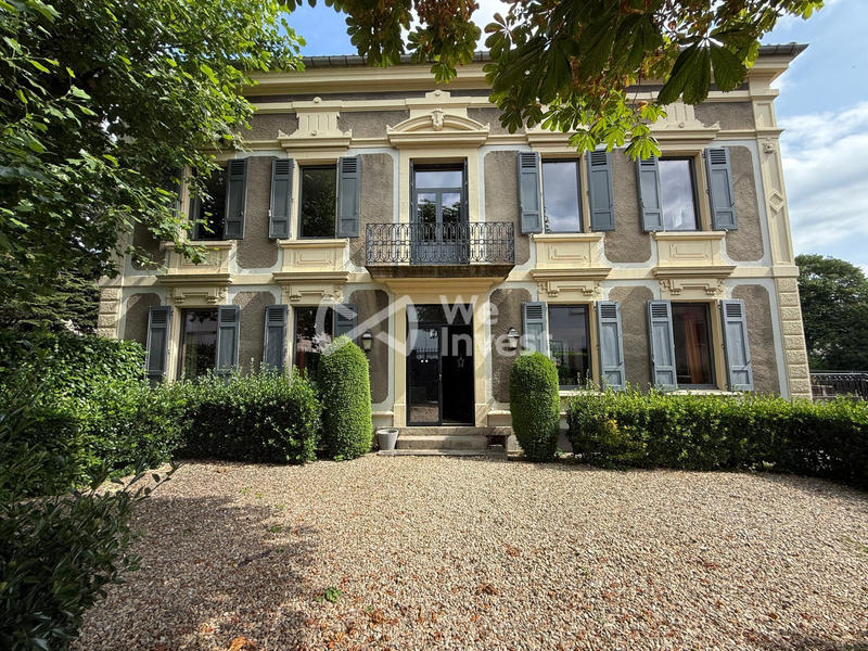 Maison - 390 m² - 5 pièces