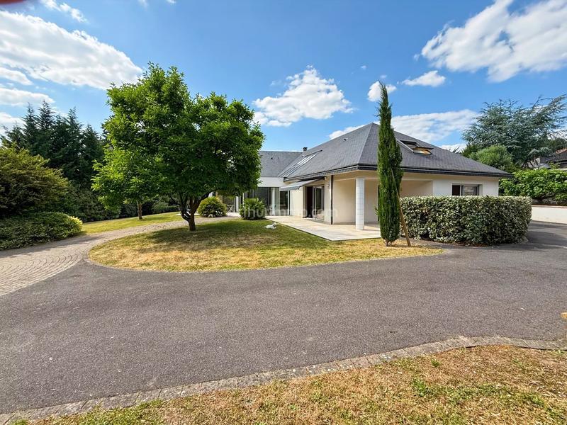 Maison - 312 m² - 7 pièces