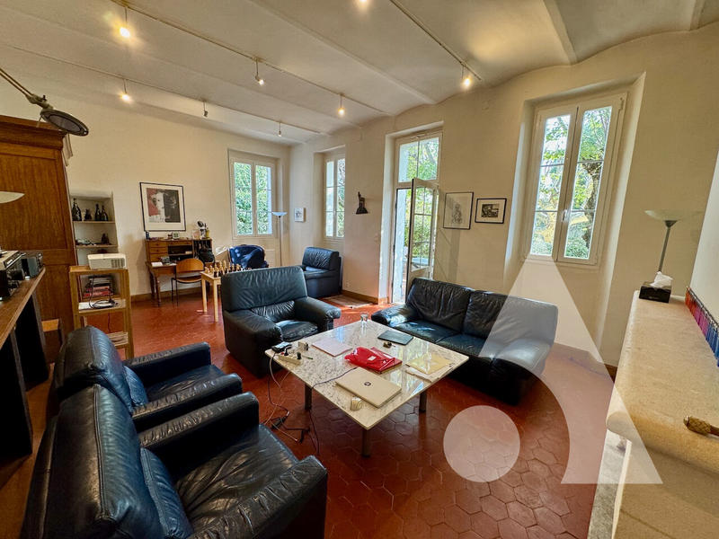 Maison - 250 m² - 11 pièces