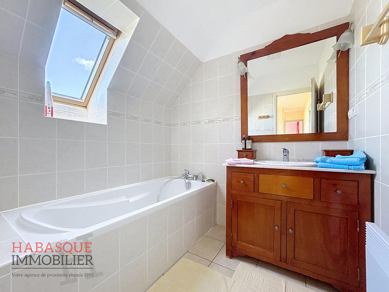 Maison - 253 m² - 12 pièces