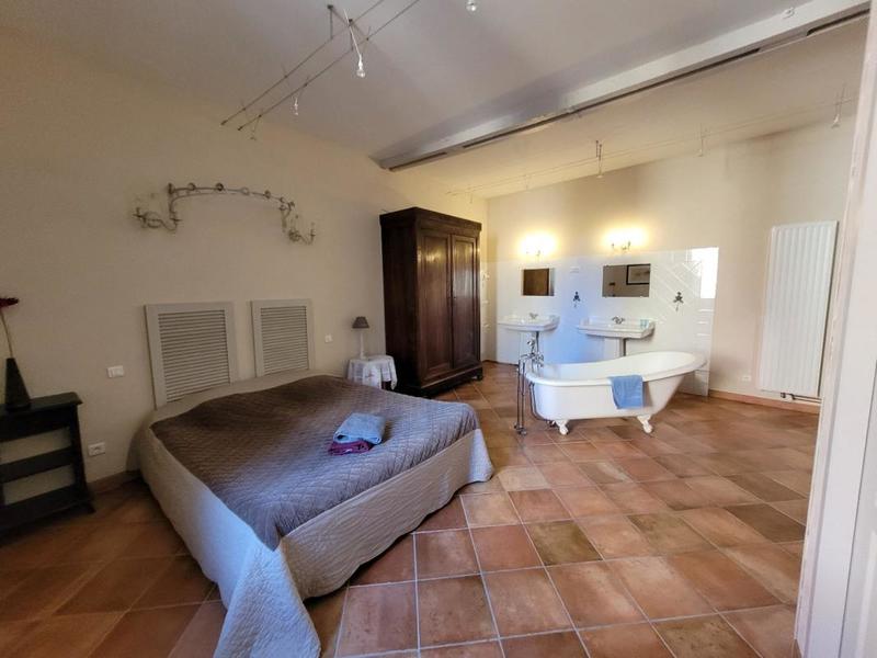 Maison - 334 m² - 20 pièces