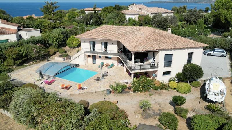 Villa - 202 m² - 6 pièces
