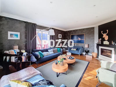 Maison - 216 m² - 9 pièces