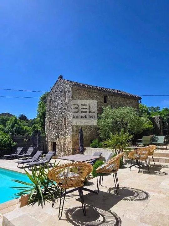 Mas - 245 m² - 9 pièces