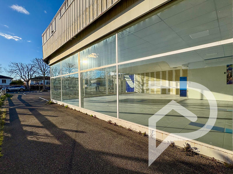 Local commercial - 324 m² - 1 pièce