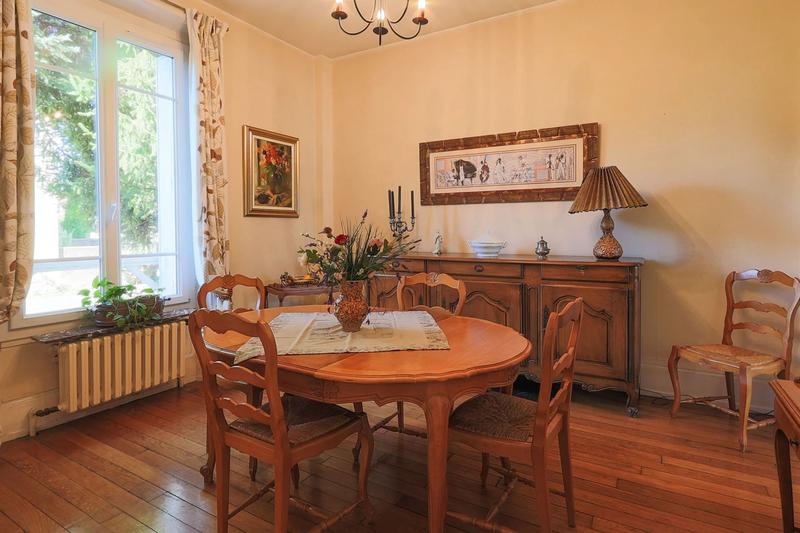 Maison - 240 m² - 8 pièces