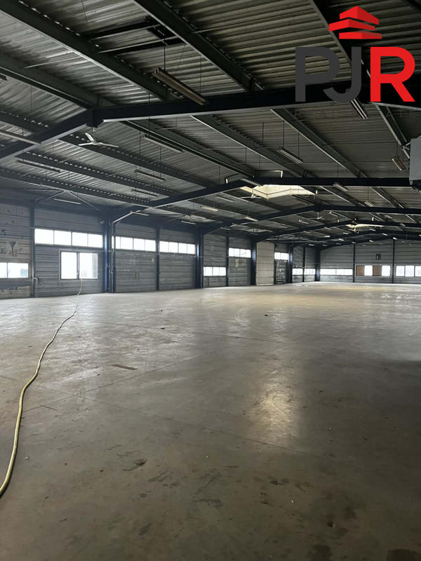 Local d'activités - 1 582 m²