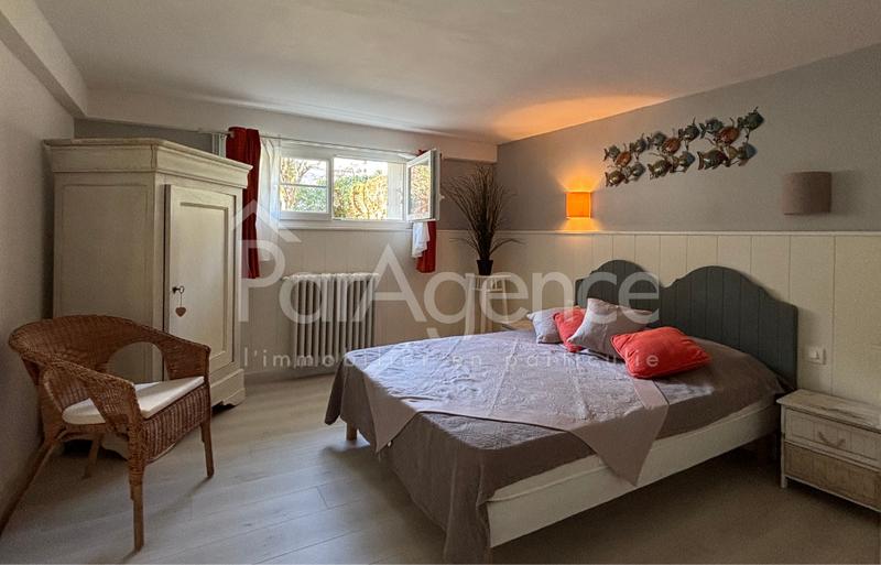 Maison - 248 m² - 9 pièces