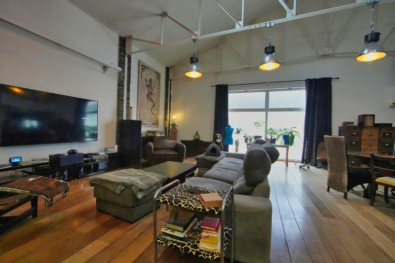 Loft - 246 m² - 8 pièces