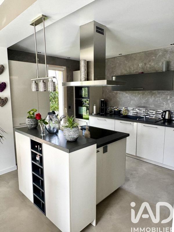 Maison - 177 m² - 7 pièces