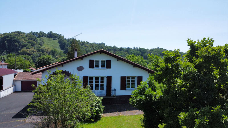 Maison - 220 m² - 10 pièces