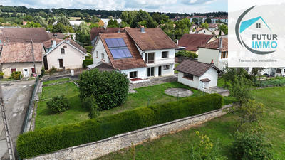 Maison - 205 m² - 8 pièces