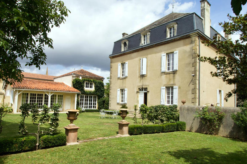 Maison - 247 m² - 15 pièces
