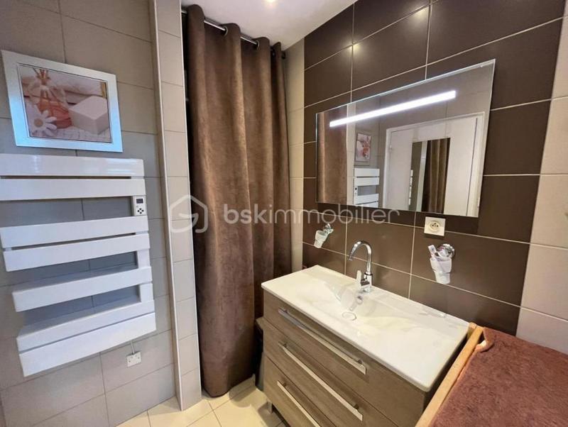 Maison - 216 m² - 7 pièces