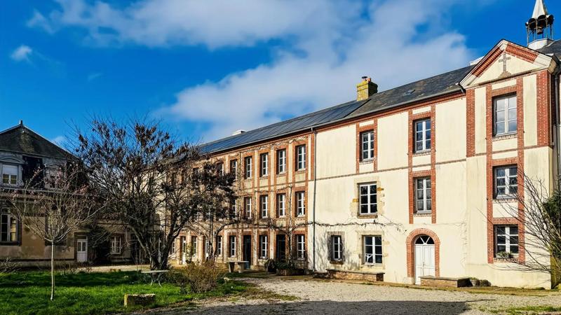 Demeure - 915 m² - 40 pièces