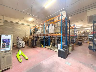 Local d'activités - 930 m²