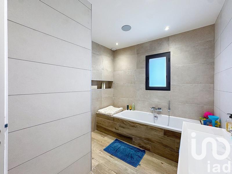 Maison - 230 m² - 7 pièces